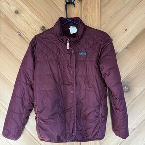 Girls Patagonia Reversible Quilted Jacket in Burgundy